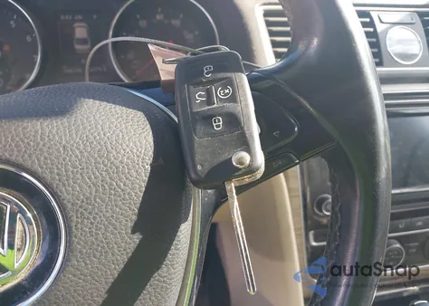 2016 Volkswagen Passat 1.8T Sel Premium z USA, uszkodzony, nr VIN 1VWCT7A3XGC048469